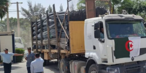 سيدي بلعباس.. تصدير حمولة من أنابيب البوليثيلان وحديد الخرسانة باتجاه موريتانيا