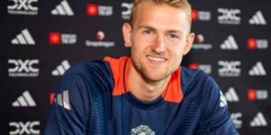 دي ليخت: مانشستر يونايتد هو التحدي المثالي في مسيرتي