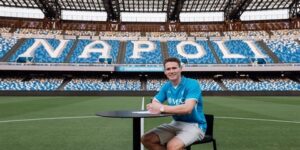 نابولي يتعاقد مع الدولي الاسكتلندي ماكتوميناي