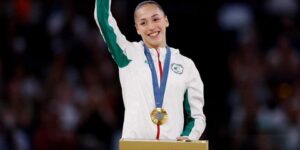 الجمبازية الجزائرية كيليا نمور تبدي فرحتها وتؤكد: “حلمي تحقق وشرف لي أن أهدي الجزائر ميدالية أولمبية”