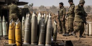 استقالة دبلوماسي بريطاني احتجاجا على بيع بلاده أسلحة للكيان الصهيوني