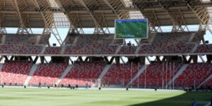 ملعب ميلود هدفي يتأهب لاستقبال مباراة الخضر
