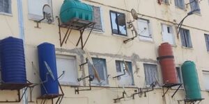 الصهاريج المائية في شرفات العمارات.. قنابل موقوتة والمختصون يدقون ناقوس الخطر