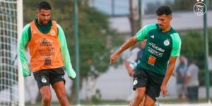 تحسبا للمواجهة التي ستجمعهم بنظيرهم الليبيري.. “الخضر” يحلون بمونروفيا يوم الأحد القادم