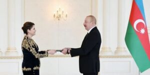 الرئيس الأذربيجاني يتسلم أوراق اعتماد السفيرة الجزائرية الجديدة