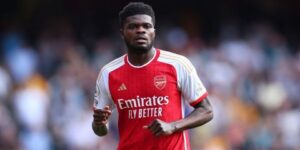 تبلغ قيمته السوقية 18 مليون.. برشلونة يريد ضم توماس بارتي