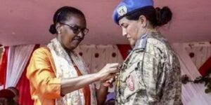 منح ميدالية الأمم المتحدة لأفراد الوحدة التونسية للمروحيات