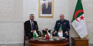 اللواء بن بيشة يستقبل سفير فلسطين بالجزائر
