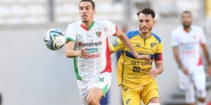 فيما تغلبت شبيبة القبائل على أولمبي أقبو ..العميد وأبناء لعقيبة يتعثران فوق أرضية ميدانهما 