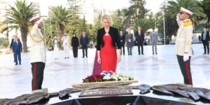 رئيسة الجمعية الوطنية لجمهورية سلوفينيا تضع إكليلا من الزهور بمقام الشهيد