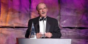 وفاة مؤلف أغنية فيلم “تيتانيك” ويل غينينغز