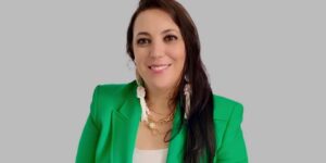 المتوجة بجائزة عبد الحميد شومان علياء عبد الله تصرح لـ “الموعد اليومي”: تتويجي ليس مجرد اعتراف بجودة النص بل هو دافع قوي بالنسبة لي للاستمرار.. عملي بالإذاعة يشكل جزء كبيرا من صورتي عن ذاتي