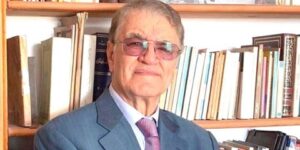 “سردية السياسة في الرواية العربية”… كتاب جديد للدكتور عبد القادر فيدوح