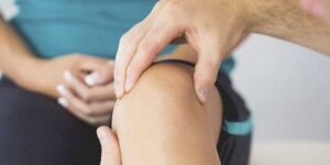 تورم الركبة.. أحيانا يكون بدون ألم