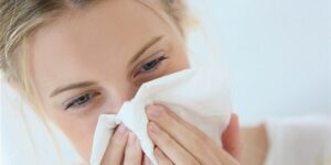 في محاولة لحبس الفيروسات وتحييدها.. علماء يطورون بخاخ أنف بدون عقاقير