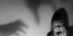 تفاصيله تُصبح ممتعة بعد انقضائه.. لماذا نستمتع بشعورنا بالخوف؟