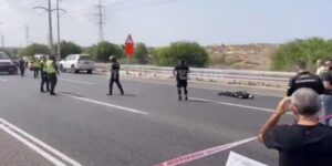 استشهاد المنفذ.. مقتل شرطي صهيوني وإصابة خمسة آخرون في عملية إطلاق نار