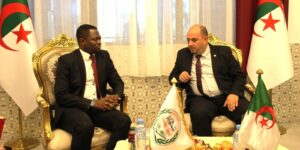 سفير تنزانيا يشيد بتخرج 400 طالب تنزاني من الجامعات الجزائري