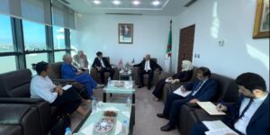 زيتوني يبحث سبل تعزيز التعاون المشترك مع بريطانيا في مجالات التجارة والاستثمار