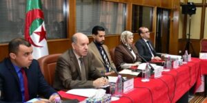 لجنة المالية والميزانية بالبرلمان تستمع الى عرض لوزير الصحة