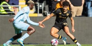 بعد فوزه بجائزة لاعب الشهر.. نادي هال سيتي يشيد بمهارات بشير بلومي