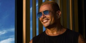 عمرو دياب يضع أكثر من 31 مليون متابع في حيرة