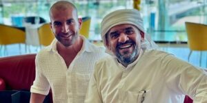 ردا على انتقادات رافقت صورة مع معجب “إسرائيلي”.. حسين الجسمي يدافع عن نفسه