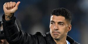 سواريز يفتح النار على بيلسا: يتجاهلنا ولا يكلّف نفسه تحيّتنا