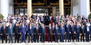 اليوم الوطني للهجرة : الوزير الأول يقف دقيقة صمت ترحما على أرواح الشهداء