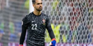 يعد البديل المثالي للحارس الحالي إيدرسون.. غوارديولا مهتم بديوغو كوستا