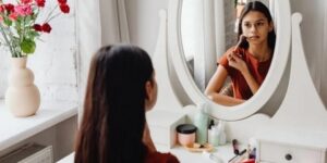 أمهات في مواجهة شغف بناتهن.. فتيات صغيرات مهووسات بمستحضرات التجميل