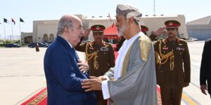 رئيس الجمهورية يتلقى التهاني من سلطان عمان هيثم بن طارق