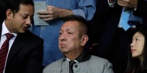 بسبب انتقاد مالك النادي.. سجن مشجعين لفالنسيا في سنغافورة