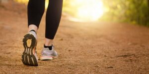 مجموعة من الدراسات تكشف.. للمشي مساءً فوائد لا تخطر على بال