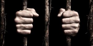 كيف تنجوا من فتن الدنيا والآخرة ؟