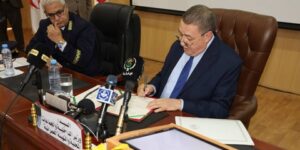 وزير الداخلية ينصب الوالي الجديد لولاية إيليزي