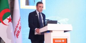 بن حمودة: الخطوط الجوية الجزائرية تسعى للريادة في النقل الجوي الإفريقي بأسعار تنافسية وخدمات عالية الجودة