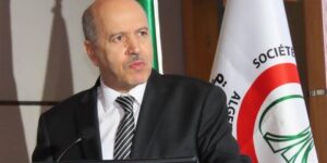 سايحي يدعو إلى بعث ديناميكية البحث العلمي في كل المؤسسات الاستشفائية