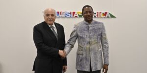 وزير الخارجية يجري محادثات ثنائية لتعميق التعاون مع عدة دول إفريقية