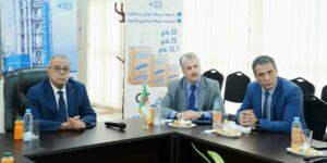 وزير الصناعة  يشيد بإنجازات مجمع “جيكا” للاسمنت