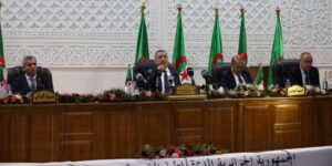 مراد يشرف على تنصيب والي معسكر الجديد