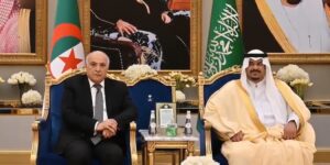 عطاف يحل بالرياض ممثلا لرئيس الجمهورية للمشاركة في القمة العربية-الإسلامية الثانية