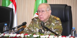 الفريق أول شنقريحة يزور مركز الهندسة والتطوير في الميكانيك والإلكترونيك