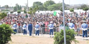 حضور جماهيري غفير لمشاهدة الاستعراض العسكري