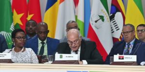 الحلول المفروضة من الخارج لم تثبت يوما دورها في إطفاء فتائل الصراعات وحل النزاعات