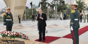 الذكرى الـ70لاندلاع الثورة التحريرية :رئيس الجمهورية يترحم على أرواح الشهداء بمقام الشهيد