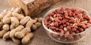 تسلية وفائدة.. أسباب تجعلك تتناول الفول السوداني في الشتاء  