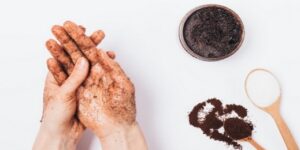 مقشر القهوة وزيت الزيتون للجسم ..لبشرة ناعمة و لامعة