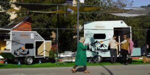 حافلات التخييم الجزائرية ثورة في عالم السياحة الداخلية وإقبال متزايد في المعارض