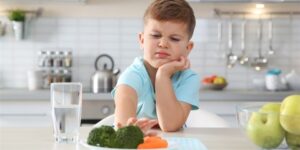 عوامل وراثية قد تقف خلفه.. دراسة تكشف أسباب انتقاء الأطفال لبعض الأطعمة